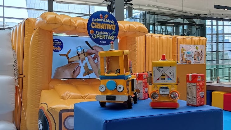 Nossas oficinas, com duas horas de duração, são conduzidas por monitores experientes em um ambiente totalmente seguro e divertido. E, para deixar o clima do evento ainda mais mágico, contamos com a participação especial de Paulo Netho, contador de histórias e escritor, responsável por fazer a garotada embarcar em aventuras fantásticas durante as oficinas de criação.