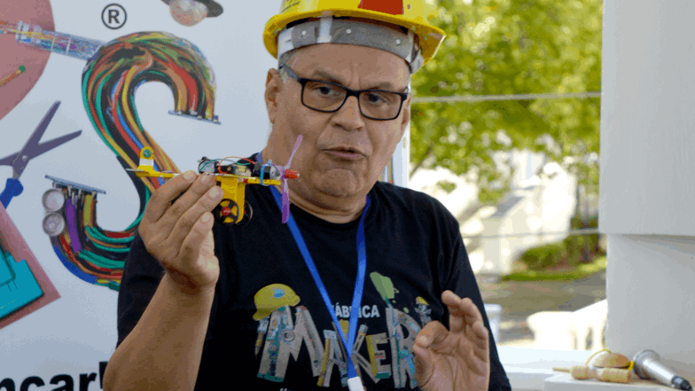 'Asas da Imaginação', as crianças exploraram conceitos de engenharia, aerodinâmica e criatividade ao darem vida aos seus projetos.