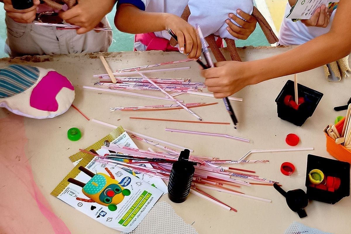 Oficina maker EcoBrinque — atividade criativa com material reciclado